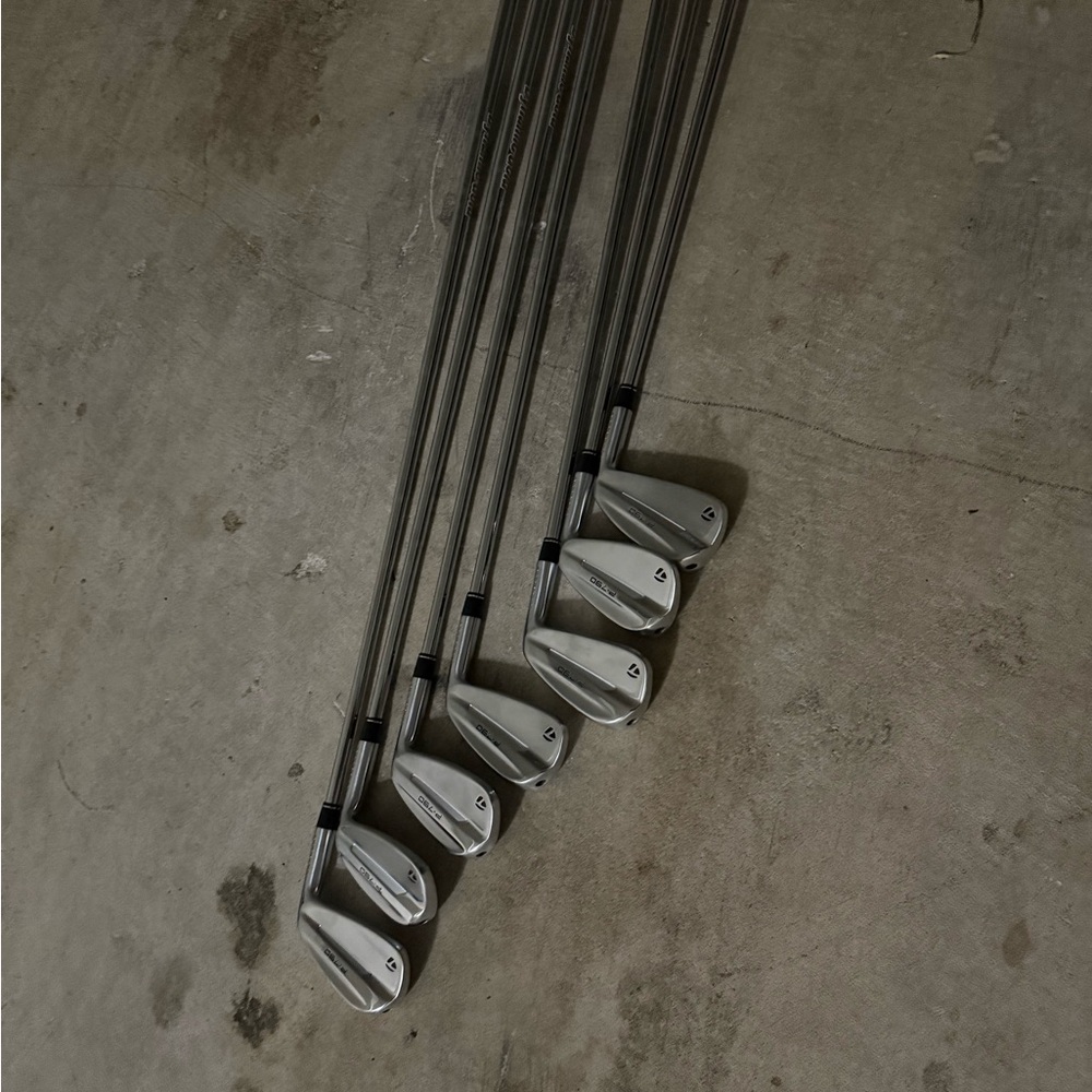 TaylorMade Silver Golf Clubs Set